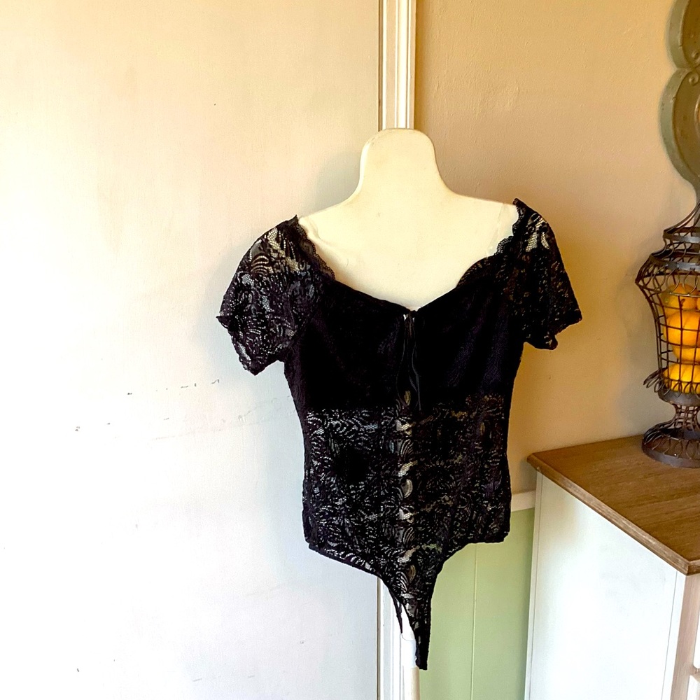 Woman’s Black lace top snap bottom in XL